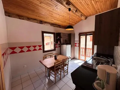 Cuisine ou kitchenette dans l'établissement Résidence Andagne - Appartement spacieux bien situé MAE-2413