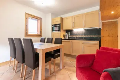 Cuisine ou kitchenette dans l'établissement Les Chalet De Flambeau - Chalet de Flambeau B12 MAE-2473