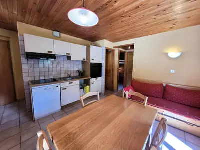 Cuisine ou kitchenette dans l'établissement Résidence La Buffaz - 3 Pièces pour 6 Personnes MAE-2483