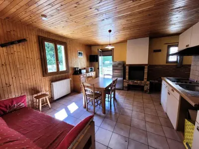 Cuisine ou kitchenette dans l'établissement Résidence La Buffaz - 3 Pièces pour 6 Personnes MAE-2483