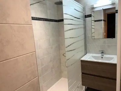 Salle de bains dans l'établissement Résidence La Buffaz - 3 Pièces pour 6 Personnes MAE-2483
