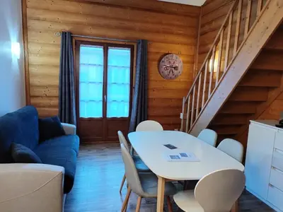 Coin salon dans l'établissement Résidence Lanslevillard Quartier Eglise - Le Flocon des Bois MAE-2503