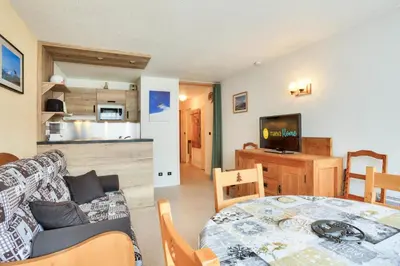 Cuisine ou kitchenette dans l'établissement Résidence Albaron - Studio - coin montagne MAE-2523