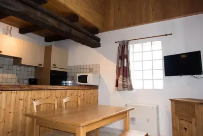 Cuisine ou kitchenette dans l'établissement Résidence La Buffaz - Studio pour 4 Personnes MAE-2553