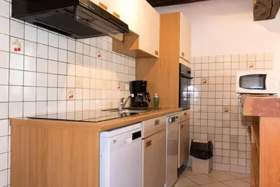 Cuisine ou kitchenette dans l'établissement Résidence La Buffaz - Studio pour 4 Personnes MAE-2553