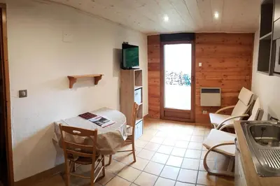 Télévision ou salle de divertissement dans l'établissement Résidence Andagne - Appartement 2 personnes avec chambre indépendante MAE-2633