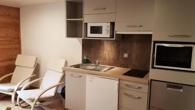 Cuisine ou kitchenette dans l'établissement Résidence Andagne - Appartement 2 personnes avec chambre indépendante MAE-2633