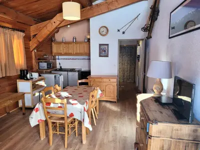 Cuisine ou kitchenette dans l'établissement Résidence Trolle-soldanelle - 2 Pièces pour 5 Personnes MAE-2493