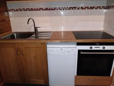 Cuisine ou kitchenette dans l'établissement Résidence Trolle-soldanelle - 2 Pièces pour 5 Personnes MAE-2493