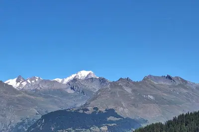 Vue générale sur la montagne ou vue sur la montagne depuis l'appartement