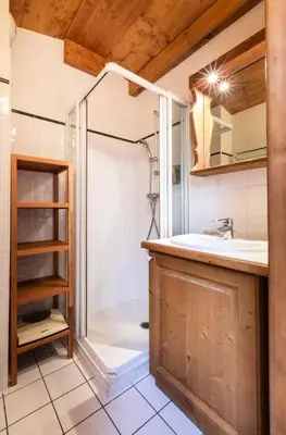 Salle de bains dans l'établissement Résidence Saint Bernard G - ST BERNARD B18 MAE-3203