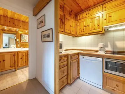 Cuisine ou kitchenette dans l'établissement Appartement 2 pers avec balcon, wifi, parking, Val-d'Isère - FR-1-694-427