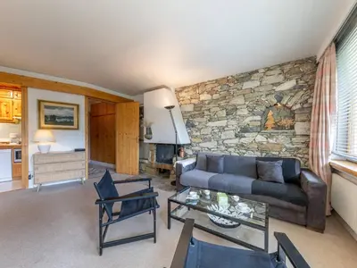 Coin salon dans l'établissement Appartement 2 pers avec balcon, wifi, parking, Val-d'Isère - FR-1-694-427