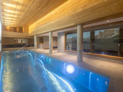Piscine de l'établissement Appartement de luxe avec piscine et sauna, 8 couchages à Val-d'Isère - FR-1-694-437 ou située à proximité