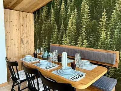Restaurant ou autre lieu de restauration dans l'établissement Duplex rénové 3* à Tignes - Pied des pistes, balcon & Wifi - FR-1-502-603