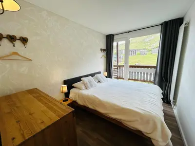 Un ou plusieurs lits dans un hébergement de l'établissement Appartement spacieux 3 chambres avec grande terrasse et WIFI à Tignes - FR-1-502-604