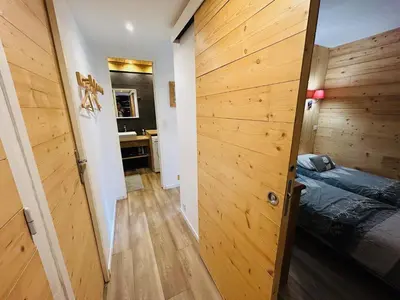 Un ou plusieurs lits dans un hébergement de l'établissement Appartement spacieux 3 chambres avec grande terrasse et WIFI à Tignes - FR-1-502-604