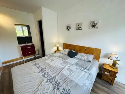 Un ou plusieurs lits dans un hébergement de l'établissement Appartement spacieux 3 chambres avec grande terrasse et WIFI à Tignes - FR-1-502-604