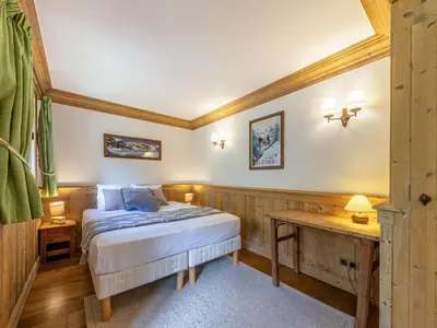 Un ou plusieurs lits dans un hébergement de l'établissement Duplex élégant, 8 pers., cheminée, Val-d'Isère, parking, WiFi - FR-1-694-440