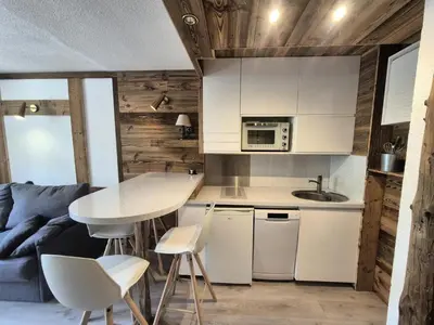 Cuisine ou kitchenette dans l'établissement Résidence Rond Point Des Pistes C - Studio rénové·Proche des pistes·Balcon MAE-9073