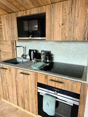 Cuisine ou kitchenette dans l'établissement Résidence Hauts Du Val Claret B3 - Appartement renové·Pied des pistes·Balcon MAE-1733