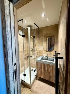 Salle de bains dans l'établissement Résidence Hauts Du Val Claret B3 - Appartement renové·Pied des pistes·Balcon MAE-1733