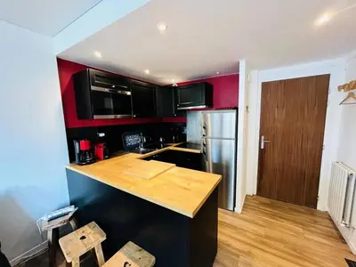 Cuisine ou kitchenette dans l'établissement Résidence Supertignes - Appartement rénové · spacieux · grande terrasse MAE-3053