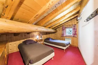 Un ou plusieurs lits dans un hébergement de l'établissement Chalet Bazile - Chalet spacieux Vieux Village Duplex MAE-2873