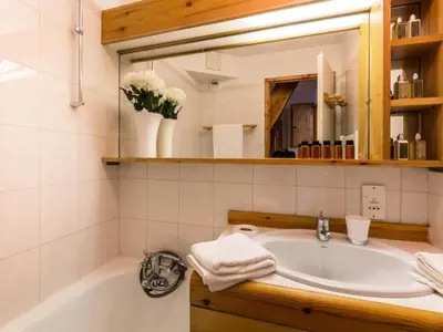 Salle de bains dans l'établissement Résidence Val D'isere Village - Appartement confortable Ski aux pieds Parking couvert MAE-2993