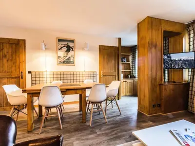 Cuisine ou kitchenette dans l'établissement Résidence Val D'isere Village - Appartement lumineux Ski aux pieds Parking couvert MAE-3013
