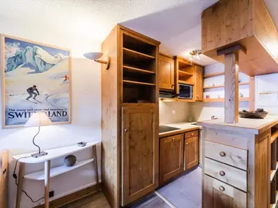 Cuisine ou kitchenette dans l'établissement Résidence Val D'isere Village - Appartement lumineux Ski aux pieds Parking couvert MAE-3013