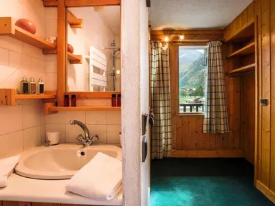 Salle de bains dans l'établissement Résidence Val D'isere Village - Appartement lumineux Ski aux pieds Parking couvert MAE-3013