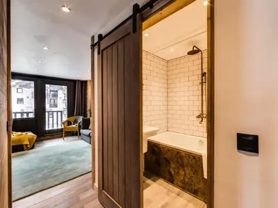 Salle de bains dans l'établissement Résidence Val D'isere Village - Appartement entièrement rénové Aux pieds des pistes Parking couvert MAE-3083