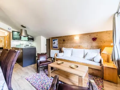 Cuisine ou kitchenette dans l'établissement Résidence Rond Point Des Pistes - Appartement entièrement rénové Ski aux pieds Balcon MAE-3093