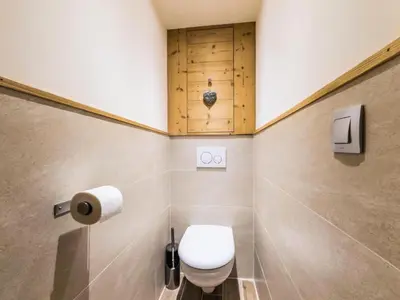 Salle de bains dans l'établissement Résidence Rond Point Des Pistes - Appartement entièrement rénové Ski aux pieds Balcon MAE-3093