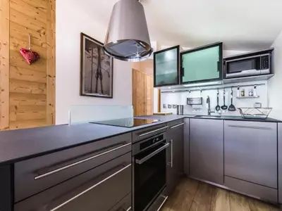 Cuisine ou kitchenette dans l'établissement Résidence Rond Point Des Pistes - Appartement entièrement rénové Ski aux pieds Balcon MAE-3093