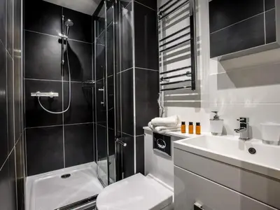 Salle de bains dans l'établissement Chalet Val Village - Appartement lumineux Vieux Village MAE-3143