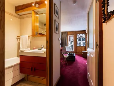 Salle de bains dans l'établissement Résidence Val D'isere Village - Appartement confortable Au pieds des pistes Parking couvert MAE-3183