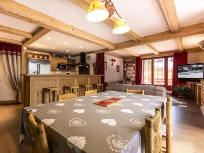 Cuisine ou kitchenette dans l'établissement Résidence Choucas - Appartement lumineux Central Parking couvert MAE-3233