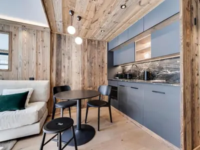 Cuisine ou kitchenette dans l'établissement Résidence Val D'isere Village - Appartement entièrement rénové, au pied des pistes MAE-3353