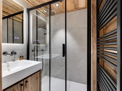 Salle de bains dans l'établissement Résidence Val D'isere Village - Appartement entièrement rénové, au pied des pistes MAE-3353
