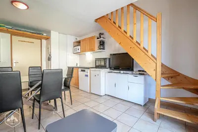 Cuisine ou kitchenette dans l'établissement Résidence Les Flocons D'argent - Confortable appartement au pied des pistes. MAE-0733