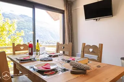 Vue générale sur la montagne ou vue sur la montagne depuis l'appartement