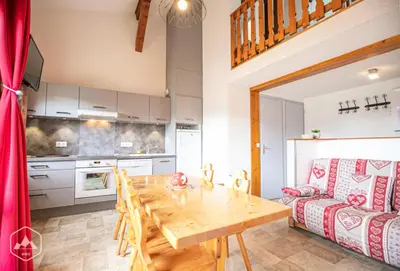 Cuisine ou kitchenette dans l'établissement Résidence Fleurs - Spacieux, confortable avec vue montagne proche des pistes MAE-0763