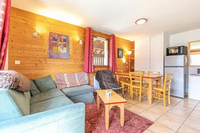 Cuisine ou kitchenette dans l'établissement Résidence Les Flocons D'argent - Bel appartement en duplex avec jolie vue sur la montagne MAE-0773
