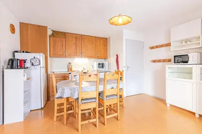 Cuisine ou kitchenette dans l'établissement Résidence Saint Sebastien - Appartement ambiance sur les toits avec vue dégagée sur les montagnes MAE-0833
