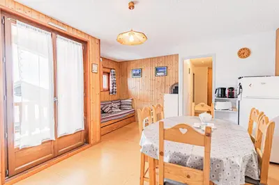 Cuisine ou kitchenette dans l'établissement Résidence Saint Sebastien - Appartement ambiance sur les toits avec vue dégagée sur les montagnes MAE-0833