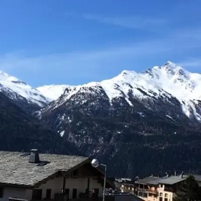 Vue générale sur la montagne ou vue sur la montagne depuis l'appartement