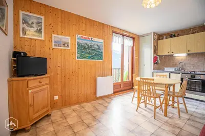 Cuisine ou kitchenette dans l'établissement Résidence Saint Sebastien - Charmant appartement 2 pièces en étage avec une belle vue dégagée sur les montagnes MAE-0873