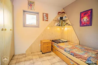 Un ou plusieurs lits dans un hébergement de l'établissement Résidence Saint Sebastien - Charmant appartement 2 pièces en étage avec une belle vue dégagée sur les montagnes MAE-0873